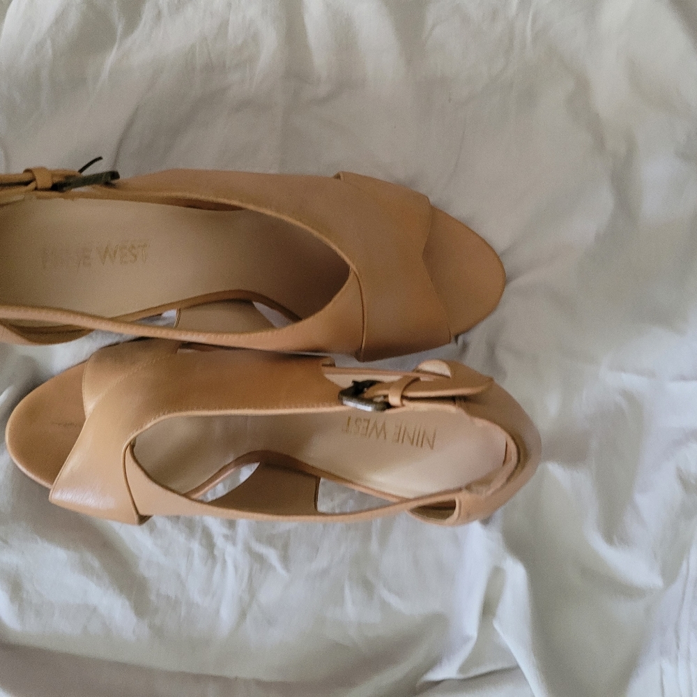 High heeled sandles